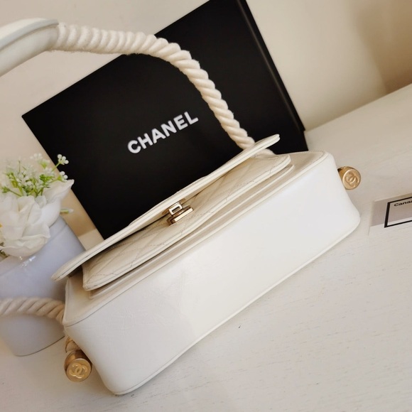 CHANEL Crinkled Calfskin Rope Flap White - Picture 7 of 9